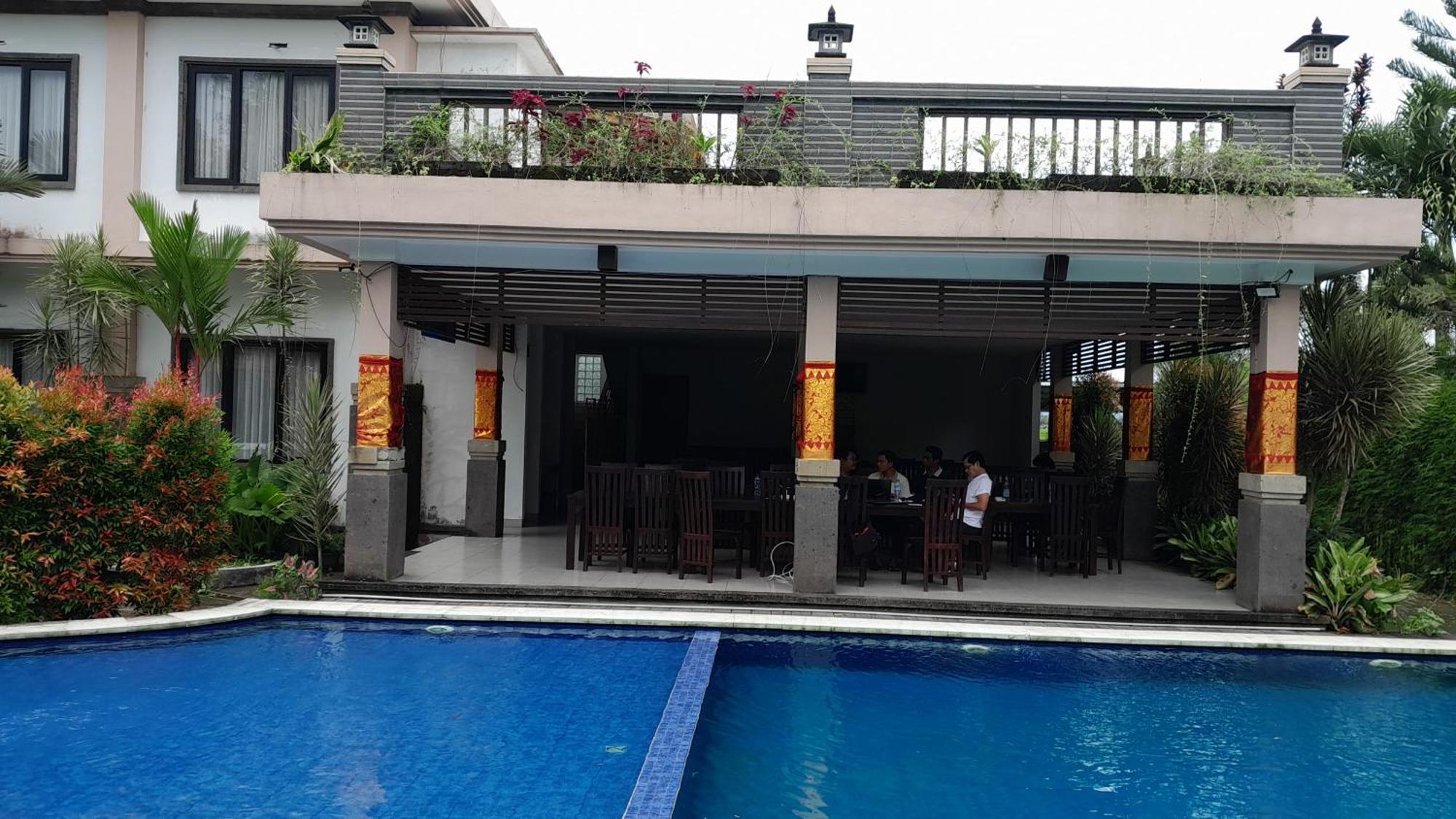 Hotel Dhyana Pura Kapal Екстер'єр фото