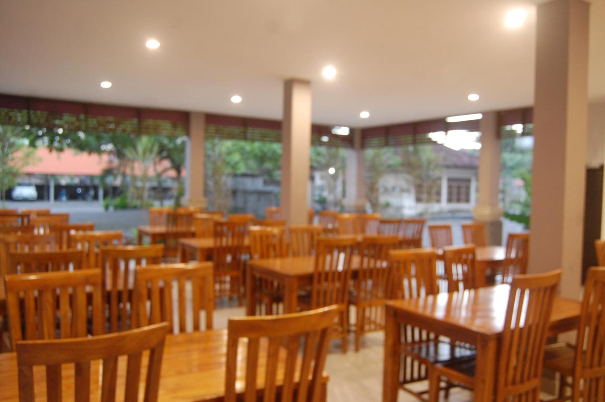 Hotel Dhyana Pura Kapal Екстер'єр фото