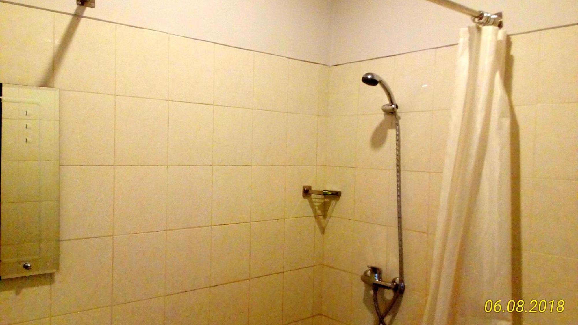 Hotel Dhyana Pura Kapal Екстер'єр фото