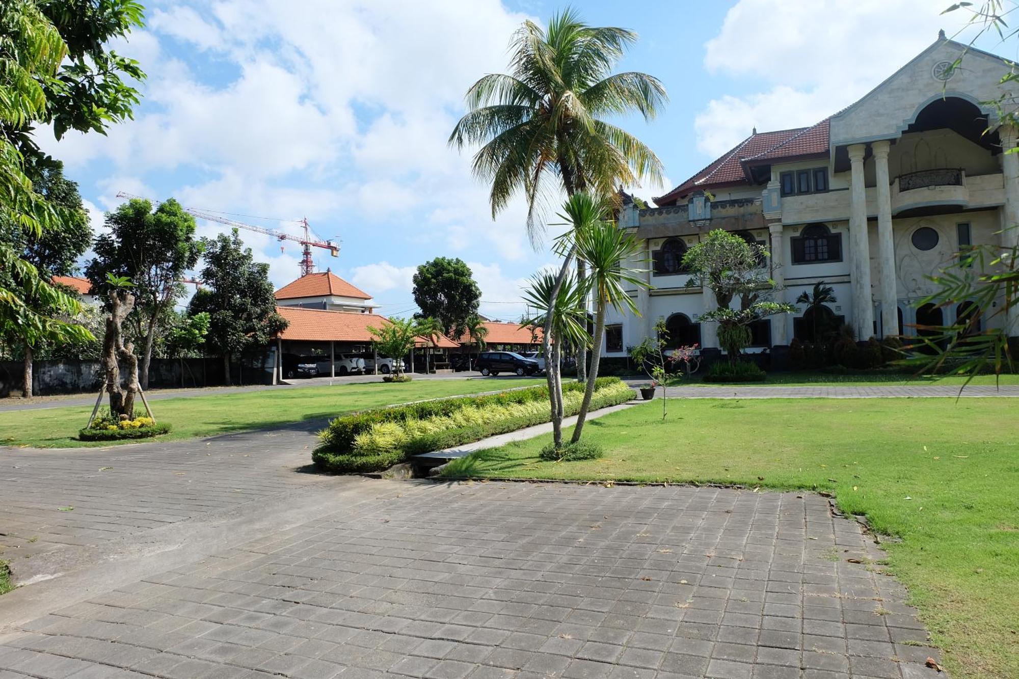 Hotel Dhyana Pura Kapal Екстер'єр фото